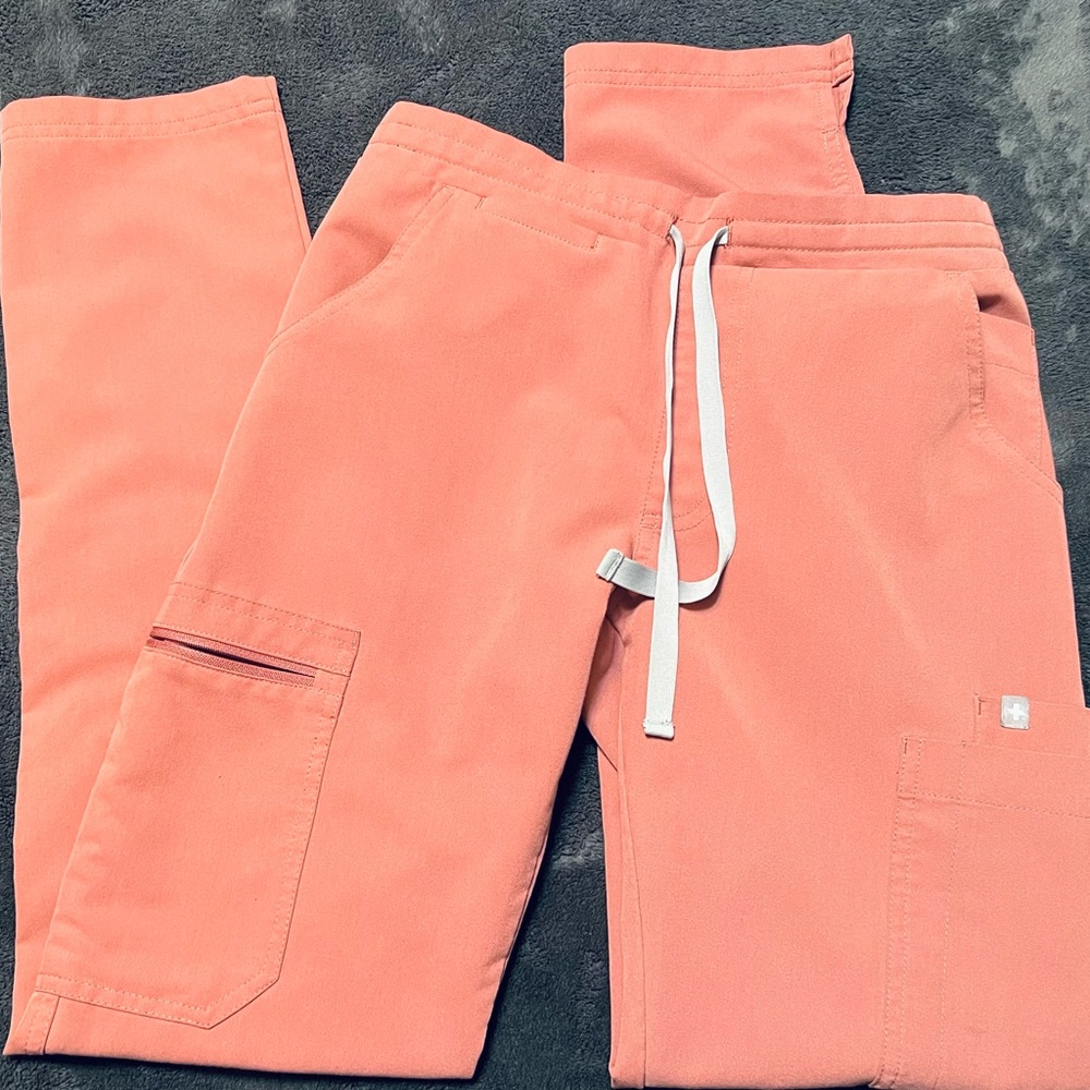 Figs Scrubs Yola XXS Regular bottoms. Used. Mauve. - Picture 2 of 2